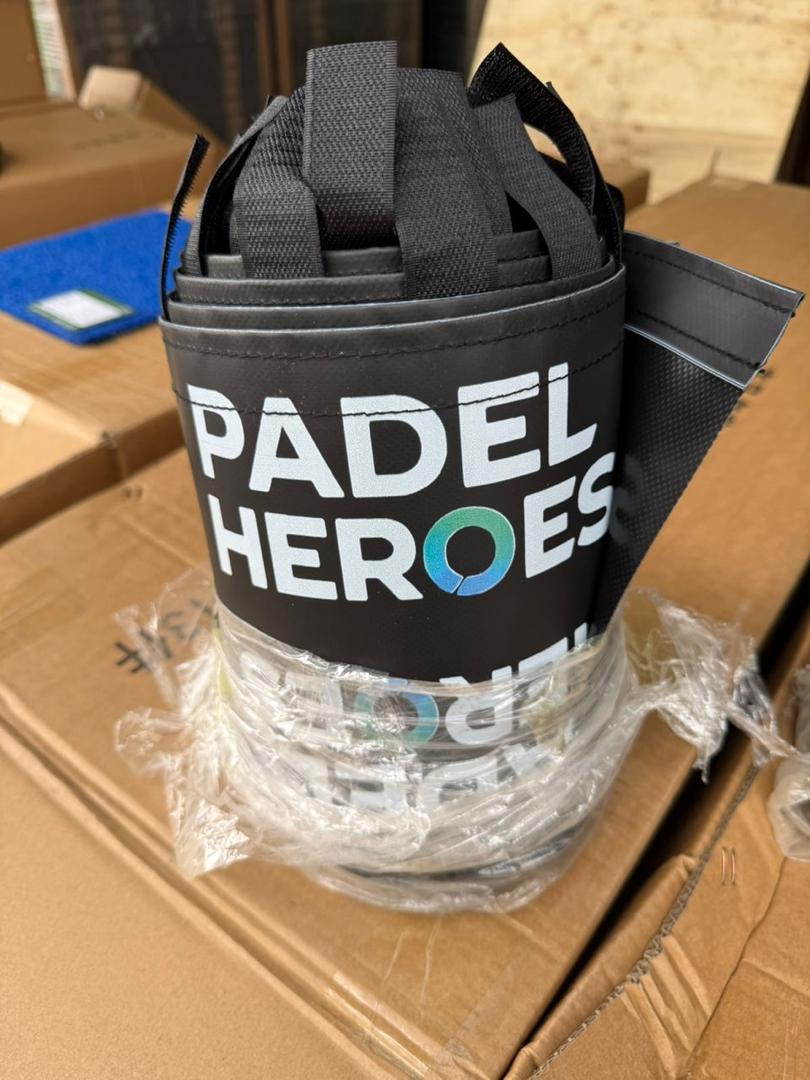 Netz- und Zubehörkomponenten für Padel Courts vor dem Versand